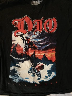 DIO T-shirt  - T-shirt med DIO tryck köpt i usa fint skick usa size xs mer som S/M