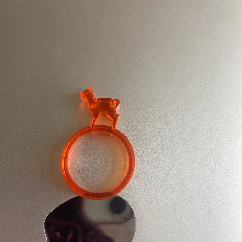 Orange ring med 🦌, . Accessoarer.