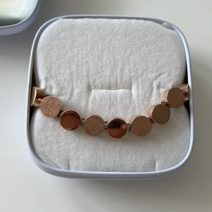 Edblad armband  - Helt oanvänt armband i roseguld Legat instängd i tillhörande box. Nypris 399:-