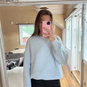 Stickad tröja  - Fin blå stickad tröja 