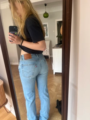 Levis jeans - Ett par 501 Levis jeans som inte kommit till användning. Är 165💞