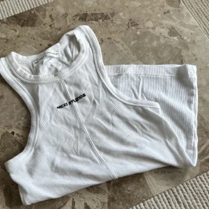 Nicki studios x Gina - Oanvänd tanktopp från Nicki studios i samarbete med Gina Tricot🫶🏻