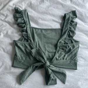 Topp - Hej säljer nu en topp ifrån SHEIN i storlek S, aldrig använd , sitter fint på! 