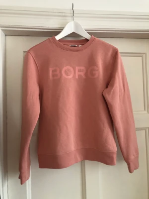 Björn Borg set  - Hej! Jag säljer mitt rosa Björn Borg set eftersom de inte används. Settet är knappt använt och båda delarna är i storlek S. Hör av er ifall ni vill ha fler bilder!💕