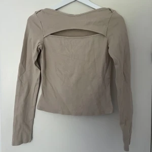 Tröja - Beige jättefin topp från misslisibell X nakd. Stl XS.