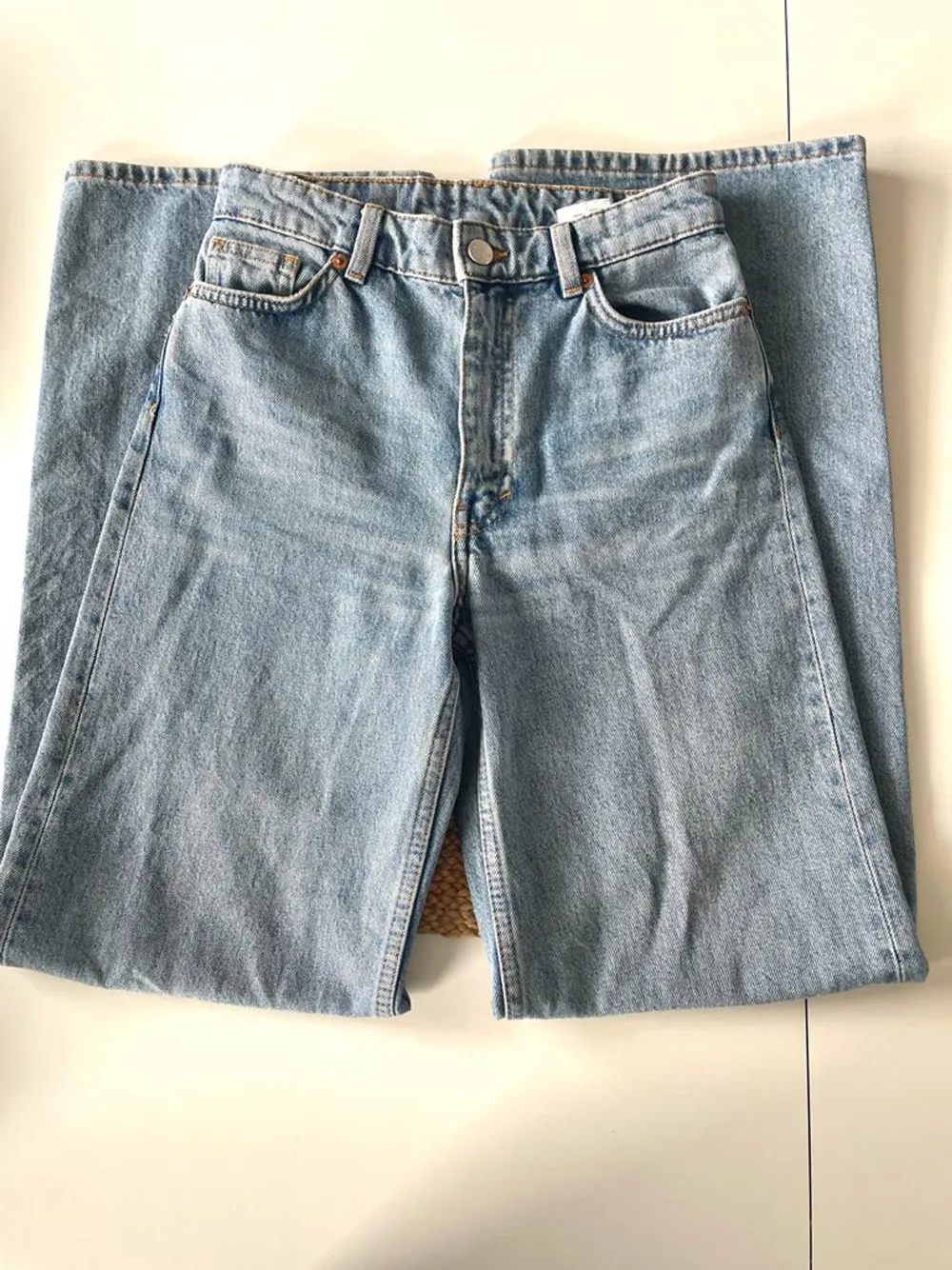Monki jeans, storlek 24. Ser knappt använda ut. Originalpris 400 kr, Säljs för 250 kr. ( frakt inkluderad i priset) . Jeans & Byxor.