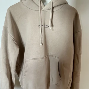 Alice & Bianca hoodie - Alice & Bianca hoodie som inte kommer till användning, extremt skönt material!!