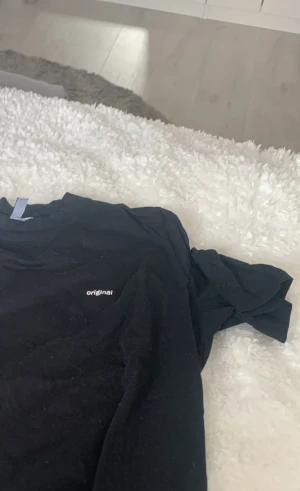 T-shirt - Super fin basic t-shirt. Super fin och basic. Säljer pga har två. 