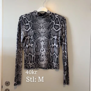 Tröja - Oanvänd och den har tunnt material 