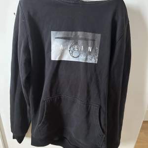 Hoodie från Mister tee använd ca 5 gånger, super skön!! Köpte den för 599kr 