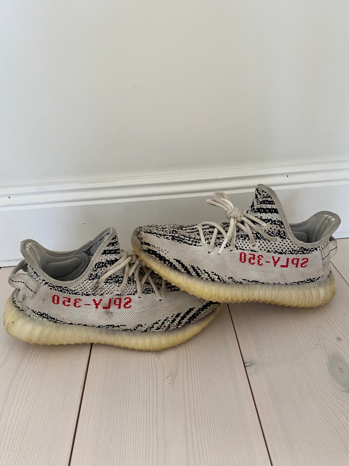 Yeezy Zebra Strl: 40 2/3