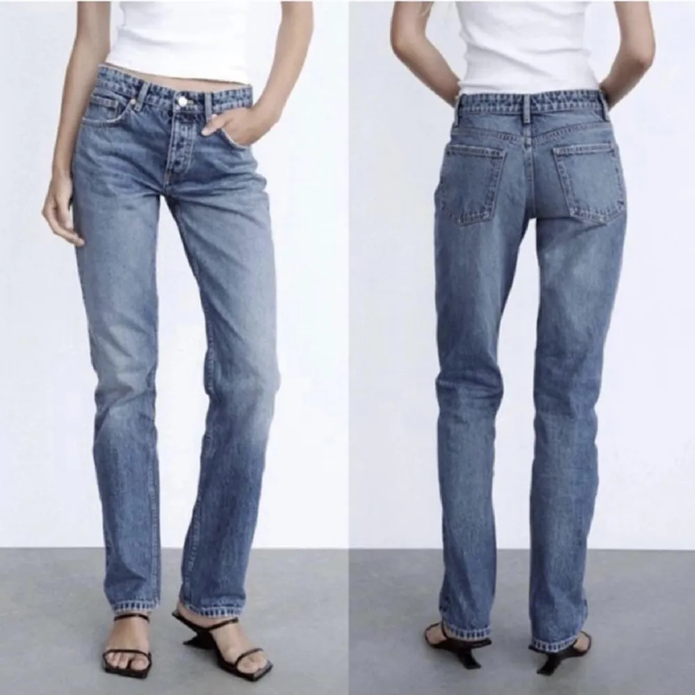Säljer nu dessa populära mid-rise jeans från zara då de ej kommer till användning längre!💕 knappt använda och superfint skick! (Lånad bild). Jeans & Byxor.