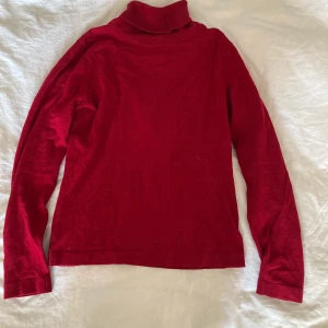 Röd polotröja - Mysig polotröja:)💗💗
