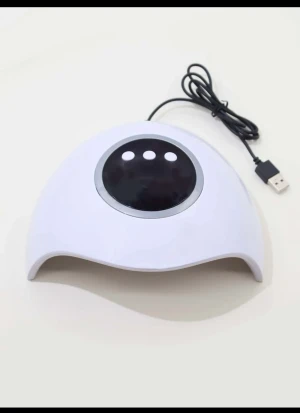 Uv lampa - Uv lampa med USB sladd. Använd 1 gång, funkar felfritt. Timer finns på den 30 sek,60 sek,90 sek. Nypris : 300:- Säljer för 150 eller bud