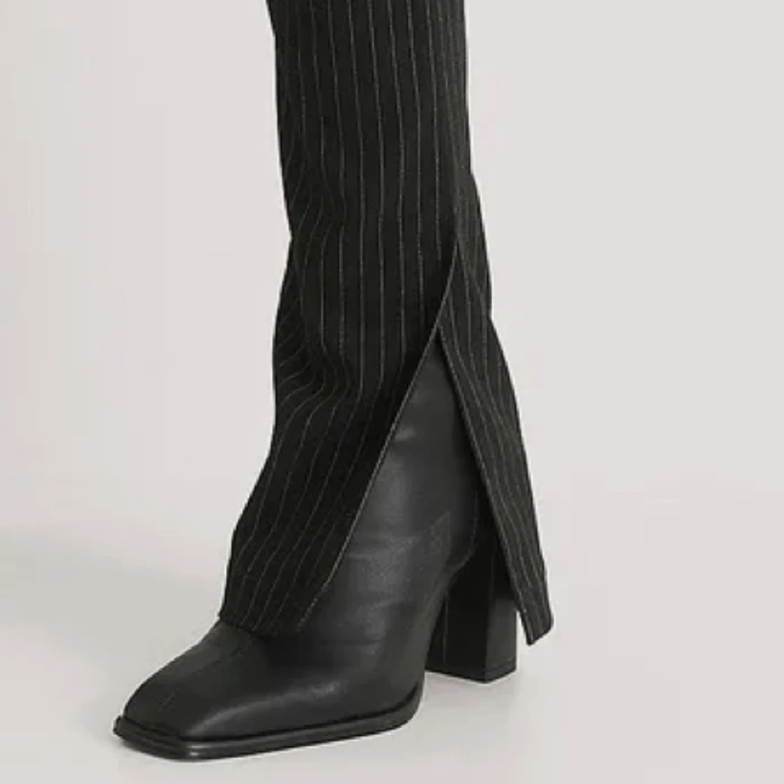 Byxor med slits strl 36  - 91