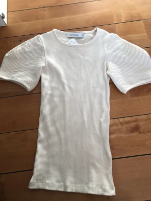 topp - Superfin topp från ”carin Wester”! Aldrig använd, köptes för ca 2 år sedan! 🤍 lappen kvar!