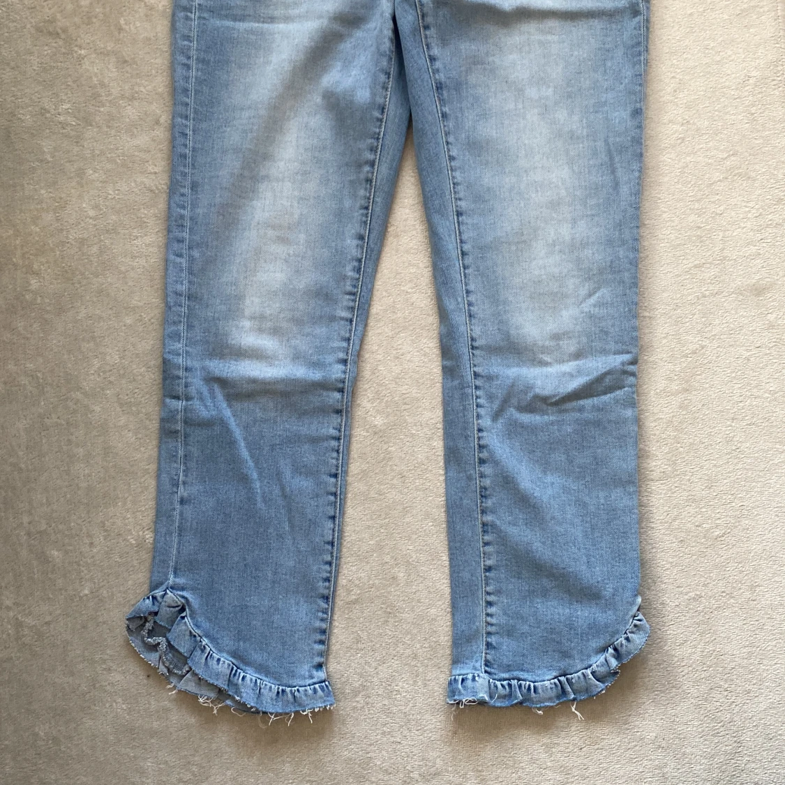 Jeans från Zara med frills - 90