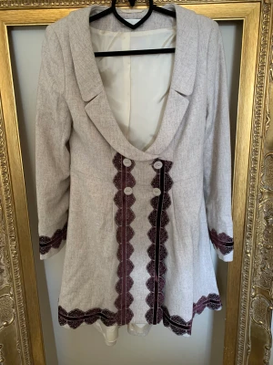 Lång kavaj  - Fin lång coat två färger väldigt bra skick.