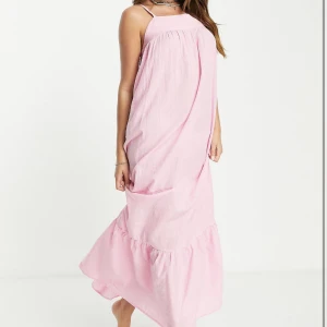 Maxiklänning  - Maxiklänning från ASOS som är slutsåld🤍