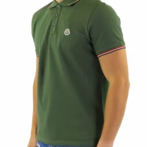 Moncler piké - Säljer min ÄKTA pike för att den inte kommer till användning. Den är köpt ifrån NK och är perfekt för sommaren storlek M passar även Smal. 