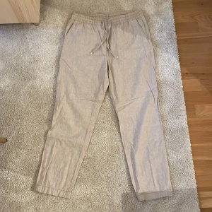 Linnebyxor - Säljer nu mina linnebyxor eftersom dom har blivit försm. Dom är i väldigt bra skick, andvände dom några få gånger i somras!