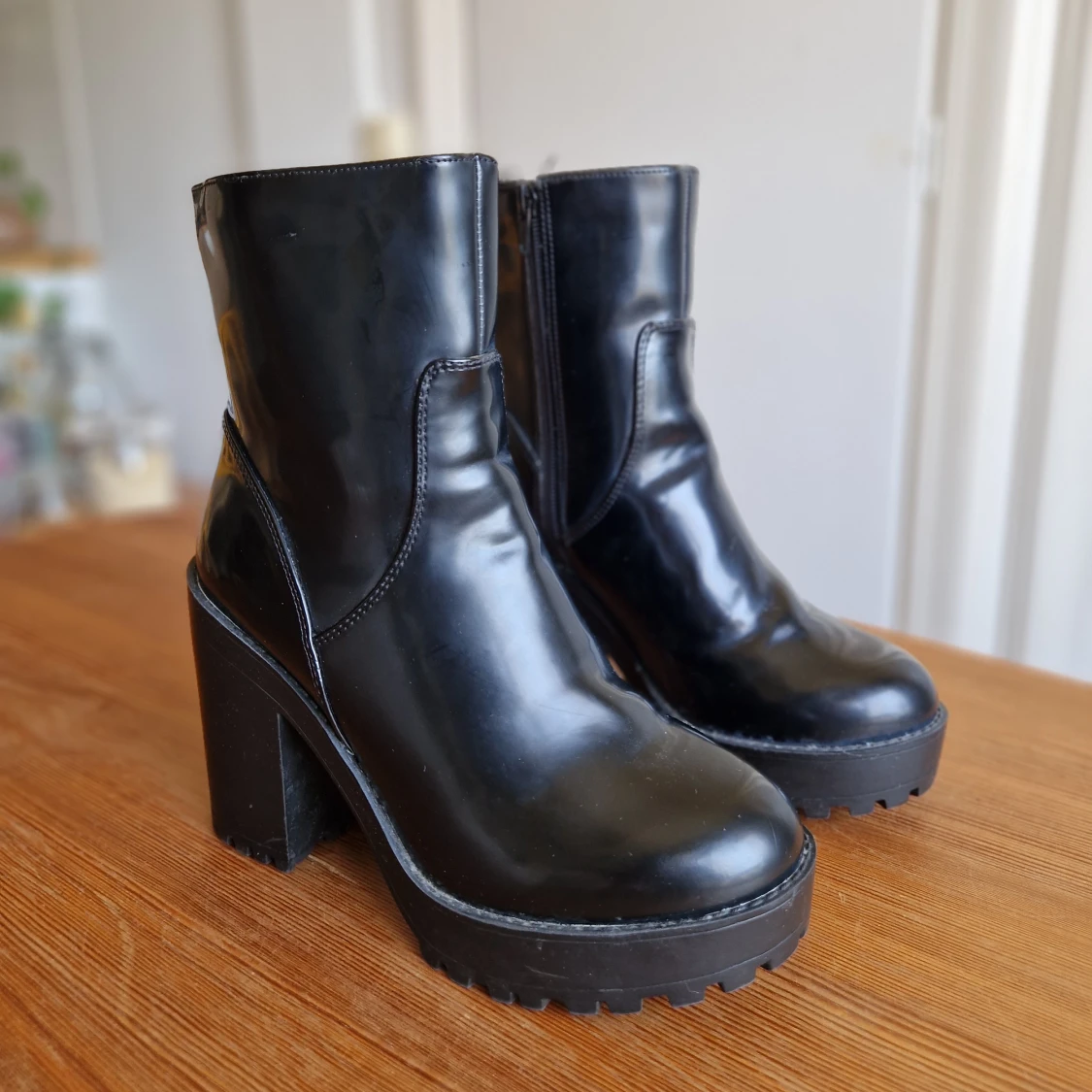 Blanka boots med klack (NYA!)