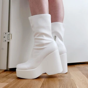 Vita skor  - Vita snygga boots köpta utomlands🌞Nya/oanvända✨️