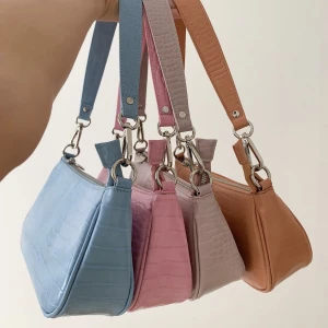 Blå väska - Superfin blå väska💗säljer då den inte används längre💗skriv gärna för mer bilder