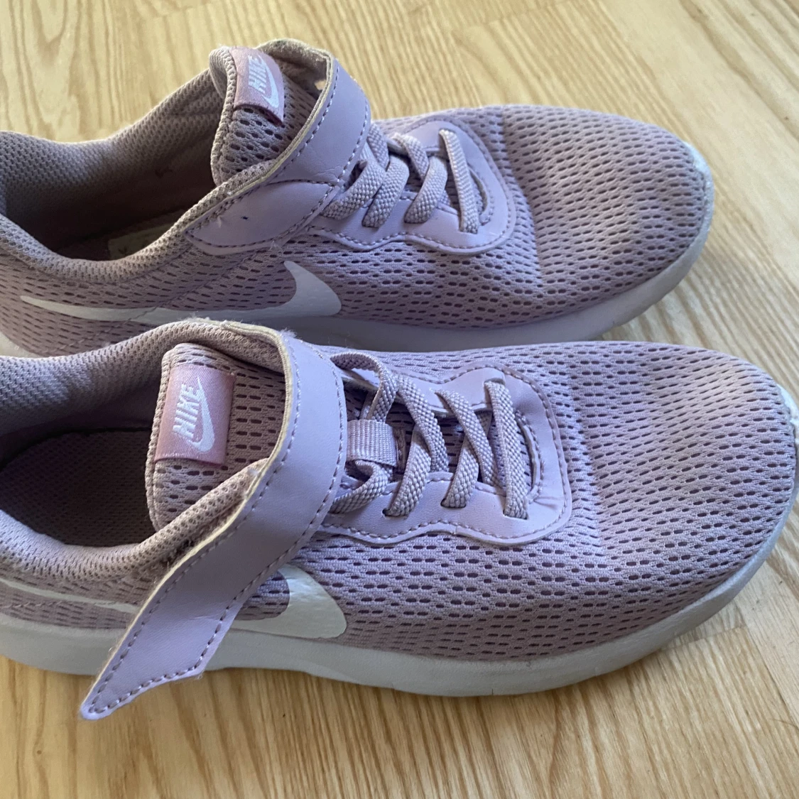 Helt nya Adidas sneakers str 35 - 90