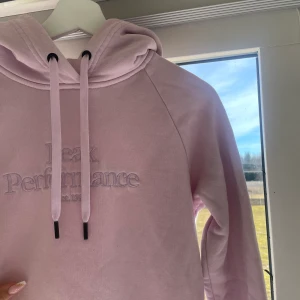 Peak performance tjocktröja  - Peak performance tjocktröja i fint skick. 