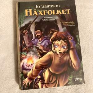 Boksamling av Häxfoklket av Jo Salmson. Innehåller fyra böcker som visas på andra bilden. På svenska och ser ut som ny.