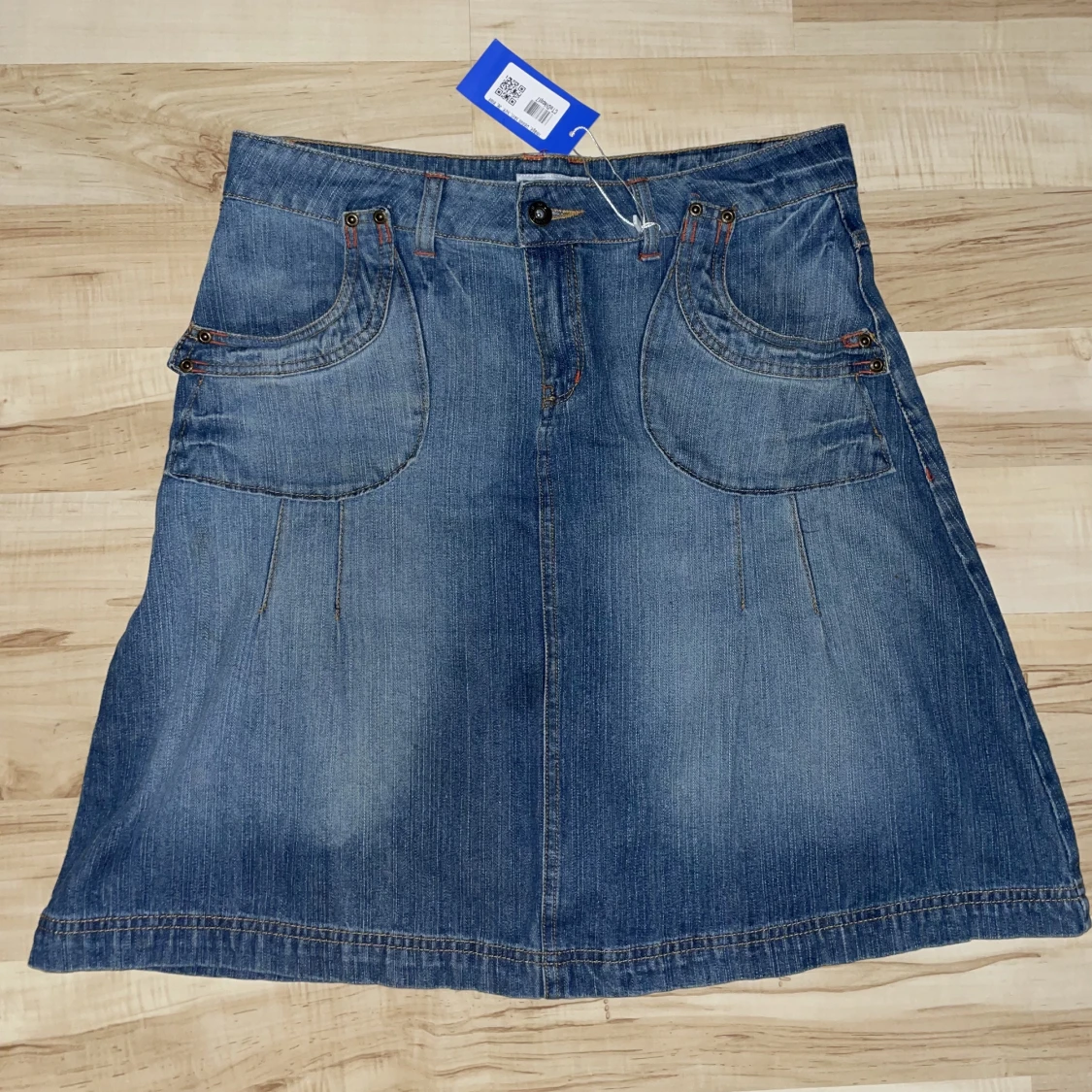 Jeanskjol med broderade fickor - 90