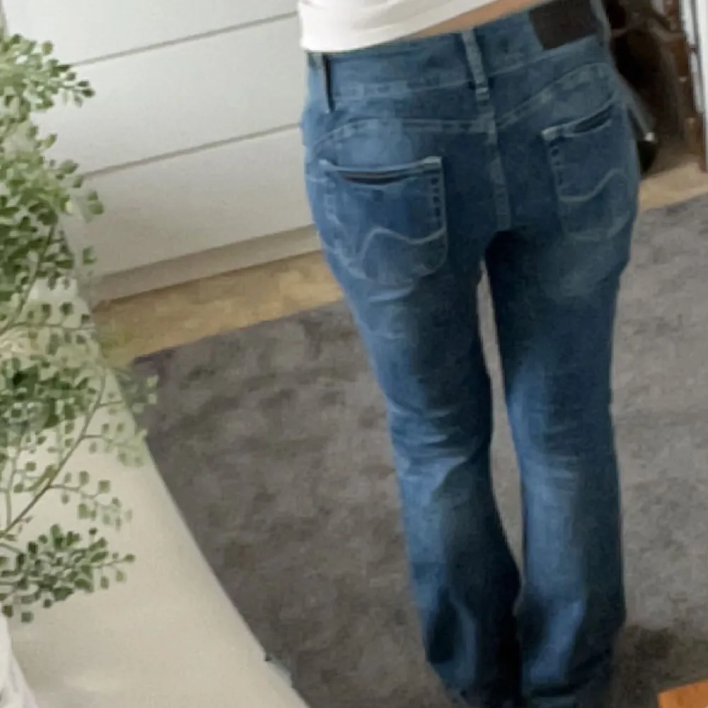 Superfina lågmidjade jeans som inte används längre, storlek 30/34 men skulle säga att det är en S. Jeans & Byxor.