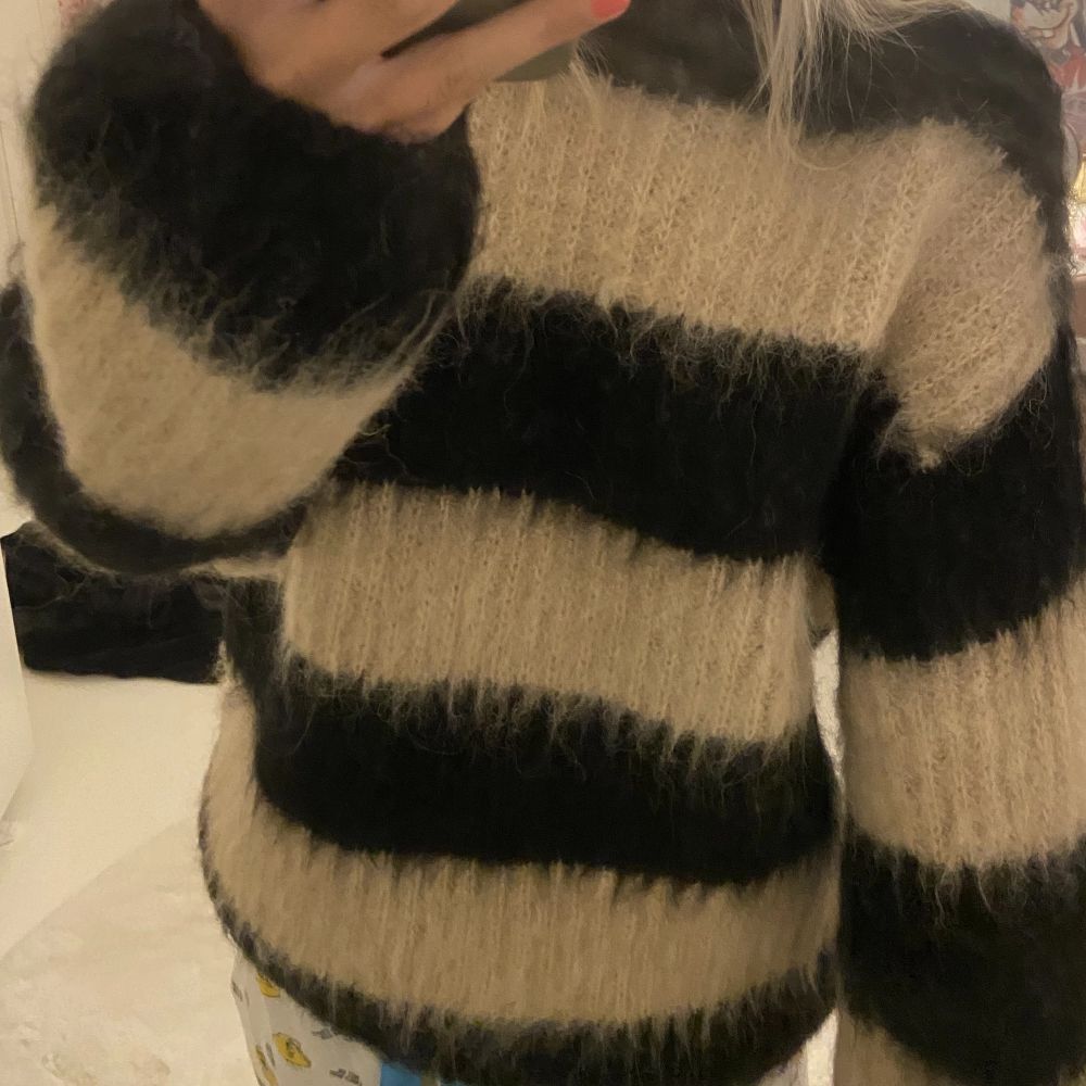 Säljer denna tröja från arket i storlek XS i mohair . Tröjor & Koftor.