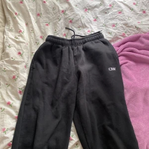 ICIW mjukisbyxor  - Säljer dessa ICIW mjukisbyxor. Fint skick! Köparen står för frakten💕