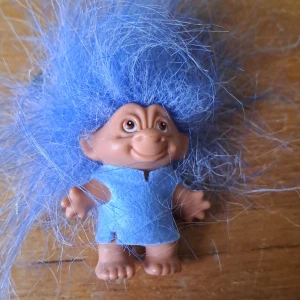 Nyckelring lyckotroll 2st - Intressekoll. För mer info skicka pm. Köparen står för frakten. Ansvarar inte för paketet under frakt.