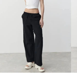 Linnebyxor - Säljer dessa supersnygga linnebyxor ifrån Gina tricot då dom inte kommer till  användning!!🫶🏻 Helt nya, aldrig används endast tvättade❣️