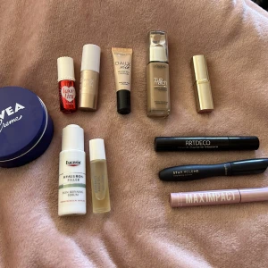 Smink och hudvård  - Säljer för har inte behov av skriv på dm för mer info!