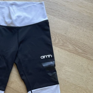 Aimin träningstights  - Ett par träningstights från Aimin i fint skick.