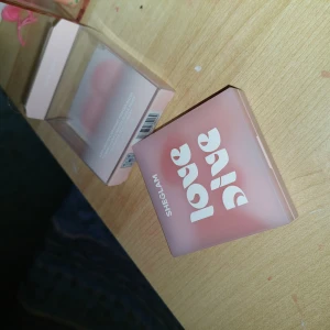 M - Jag säljer för att jag råka köpa fel färg 