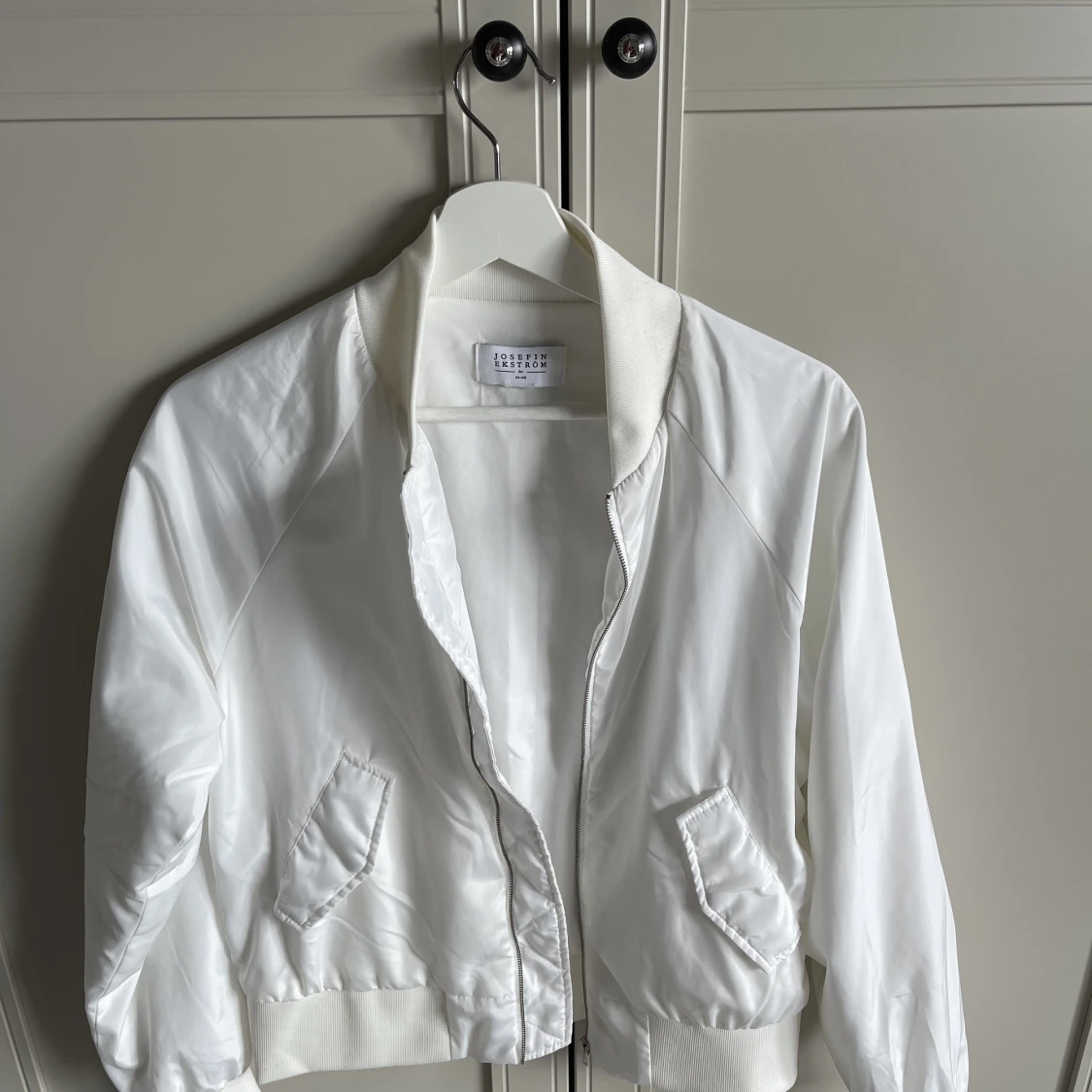 Josefin Ekström x NAKD bomberjacka