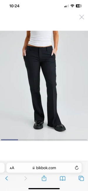 Kostym byxor  - Intresse koll på mina bik bok kostym byxor. Dem är i modellen Vera petite svart. Helt oanvända med lapp kvar. Säljer pågrund av att jag köpte 2 par.💗😊(helt slut på deras hemsida därav priset) 