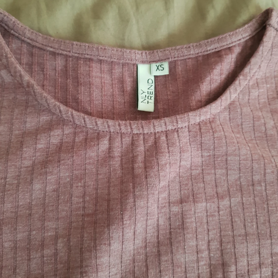 Figursydd ribbad klänning strl. XS - 90