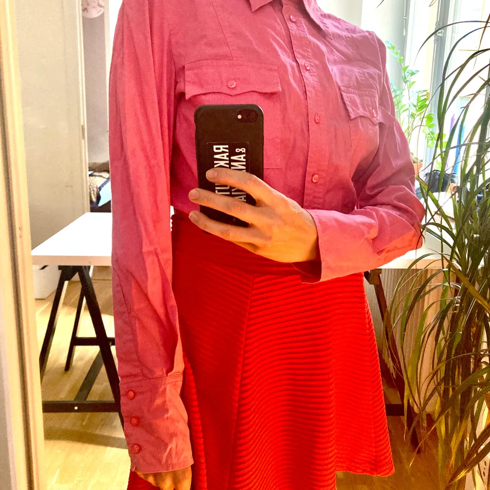 Jättefin rosa vintage skjorta i skön och bra bomullskvalité. Stl 36.. Skjortor.