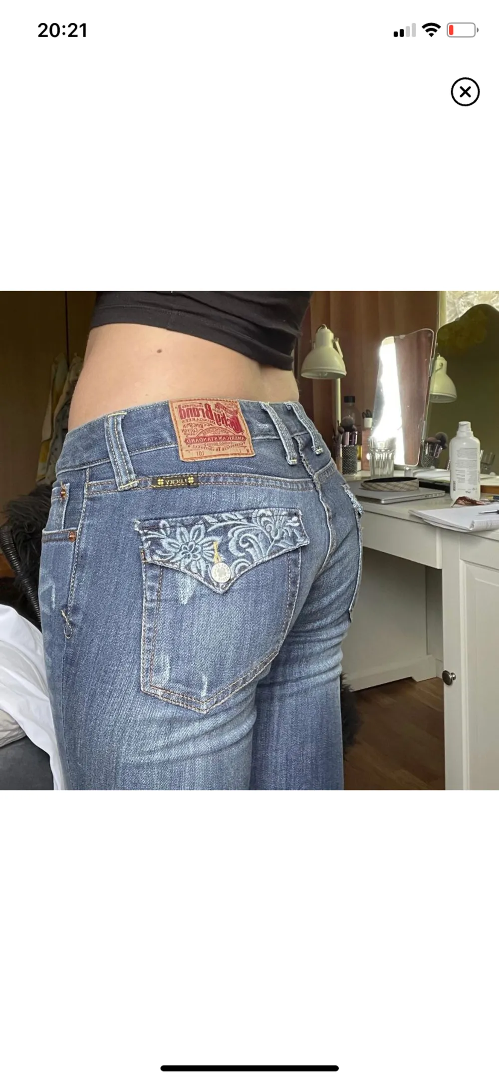 Lågmidjade jeans med snygga broderade fickor! Köpte dem har på plick(lånade bilder) men dem passade inte mig. Väldigt snygga 😭. Jeans & Byxor.