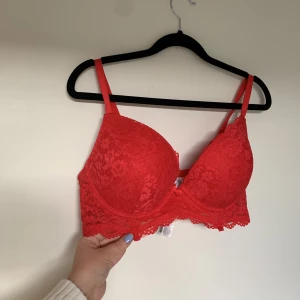 Oanvänd BH - Oanvänd BH, storlek 85D