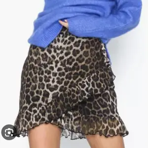 Leopard kjol från Nelly, fint skick