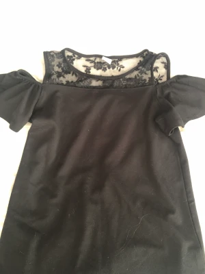 T shirts - Fina tröjor som är använda men i bra skick ändå. Den första har lite mönster. 