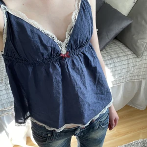 Linne - Mörkblått linne från odd molly. Superfint skick men kommer inte till användning för mig. Storlek 0 motsvarande xs😌