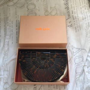 Cult gaia väska BLACK/ONE - Cult gaia väska, Helt ny och oanvänd, Nypris ca:3699 kr